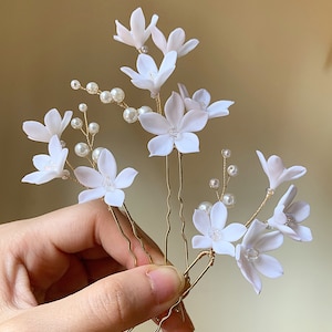 3pcs White Bridal Floral Golden Hairpins, Bridal Flower HairPins, Flower Hairpins With Pearls, Clay Flower Hairpiece, Hairpins With Pearls