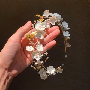 White Clay Flower Headband, Gold Pearl White Flower Bridal Headband, Bridal Headband Floral, Wedding Hair Accessory, Polymer Flower Headband image 3