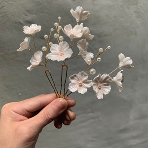 Personalized Combo 3pcs White Bridal Floral Golden Hairpins, Bridal Flower HairPins, Flower Hairpins With Pearls, Clay Flower Hairpiece