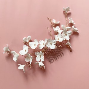 White Clay Flower Bridal Hair Comb, Bridal Hair Comb, Polymer Clay Flower Headpiece, Clay Bridal Headpiece, Crystal Bridal Clay Floral