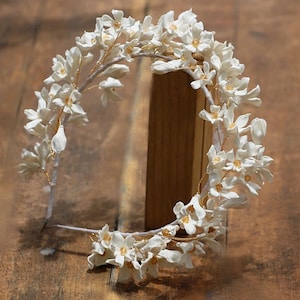Clay White Floral Bridal Headband, Clay&Pearl Crown, Floral Bride Headpiece, Bridal Flower Crown, Clay Flower, Little Flower Bridal Headband