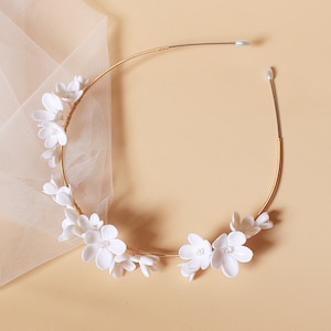 White Clay Flower Headband, Clay Flower Tiara, Floral Bridal Crown, Wedding Hair Accessory, Flower Wreath, Bridal Gift, Bridal Crown Tiara