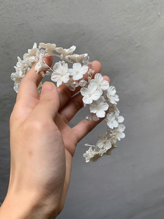 Elegant Floral Bridal Hair Vine - Gold & White Flowers Gold Wedding Hair Comb and Hair Pin With Beautiful Flowers  main image 3