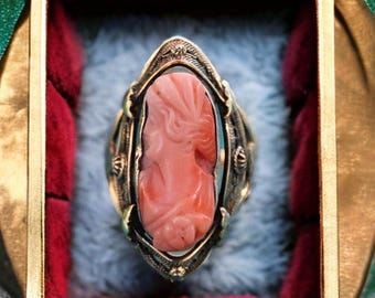 Anillo victoriano antiguo de oro rosa de 10 quilates con camafeo de coral y piel de ángel natural, talla 4