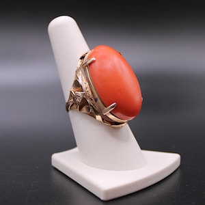 Rare Large Victorian 18K Yellow Gold Natural Momo Coral Cabochon Ring Size 7.5