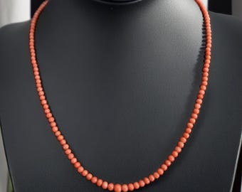 Antik viktoriansk halsband med naturlig laxkorall och graderat 50 cm pärla