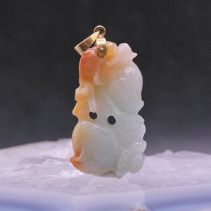 Vintage 14K Yellow Gold Natural Light Green Orange Jade Carved Pendant