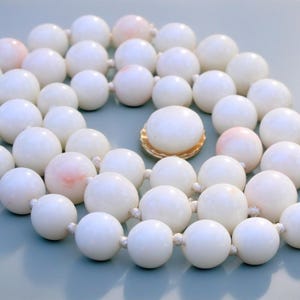 Vintage 18” Graduated Natural Angel Skin Coral Bead Necklace 14K Clasp