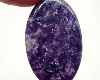 Lila Lepidolith Cabochon | Kristall der Gelassenheit für Schmuck & Energiearbeit, (41x26x7mm 69 ct )
