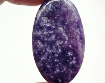 ovaler violetter Lepidolith Cabochon | Gelassenheits-Kristall für Schmuck & Energiearbeit, (36x21x7mm 48 ct)