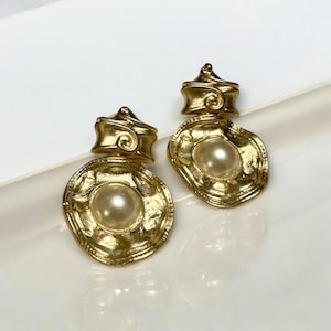 Vintage Gold Tone & Pearl Statement Earrings, Bold Couture-Inspired Design, Vintage-Inspired Statement Earrings, Faux Pearls, Hammered Metal