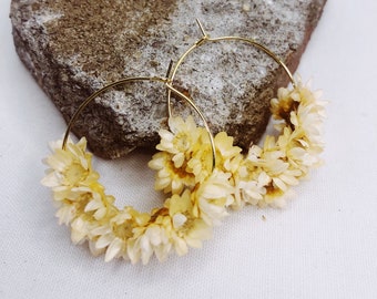 Ohrringe aus echten getrockneten Blumen in apricot | Hochzeitsschmuck | Blumenschmuck | Brautschmuck | Kreolen | Schmuck für Feste