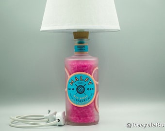 Lampada realizzata con gin Malfi Rosa