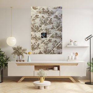 Fabriqué à la main sur mesure, tissu légèrement rembourré, tableau d'affichage pour mémo en toile de Jouy French Lovers beige