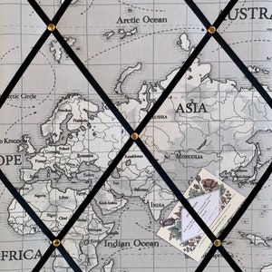 Fait main sur mesure, tissu légèrement rembourré, tableau d'affichage / mémo fabriqué à partir de tissu gris Fryetts de carte du monde de l'Atlas image 8