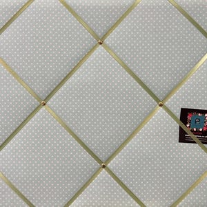 ミントグリーンの水玉模様の軽くパッド入りの布製通知メモボード - 写真、メモ、手紙、請求書を飾るギフト - お客様のご要望に合わせて製作