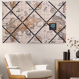 Maßgeschneiderte handgefertigte leicht gepolsterte Stoff Notiz Memo Pinnwand mit Fryetts Stone Atlas World Map Fabric
