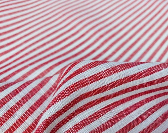 Tableau d'affichage mémo en tissu légèrement rembourré, fabriqué à la main sur mesure, fabriqué à partir de tissu rouge et blanc à rayures bonbons