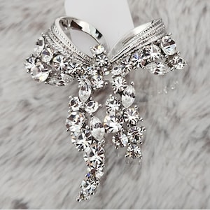 Elegant Crystal Bow Brooch – Sparkling Rhinestone Ribbon Pin, Bow Brooch, Vintage Style Statement Jewelry, Gift for Her