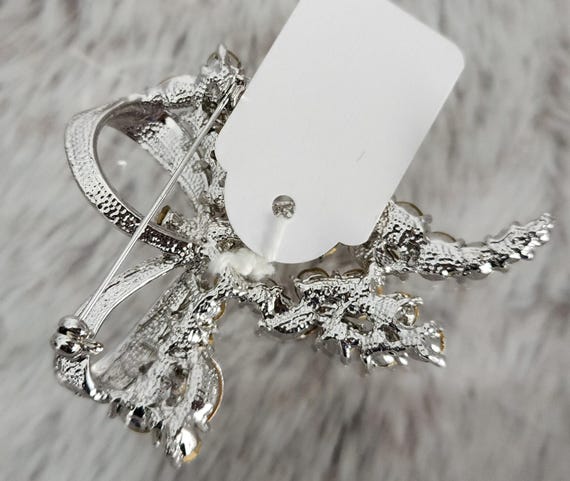 Vintage Rhinestone Bow Brooch – Silver-tone Ribbon Pin - Etsy display picture 2