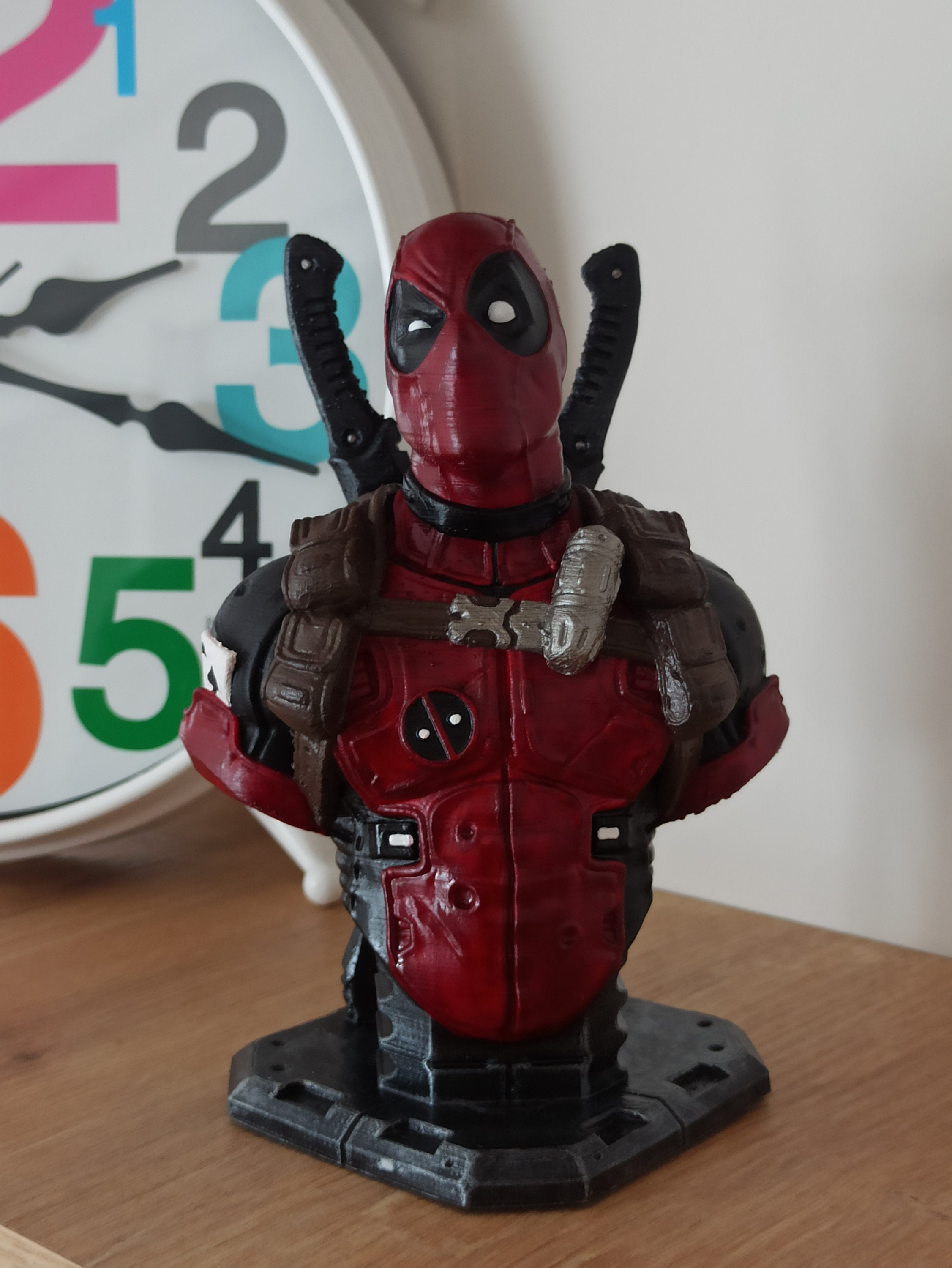 Figurine Deadpool imprimée avec imprimante à filament et peinte à