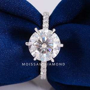 Anello di fidanzamento con moissanite rotonda da 3 carati, fede nuziale in oro massiccio 14 carati, anello solitario con diamante rotondo con alone nascosto, regalo di anniversario per donna