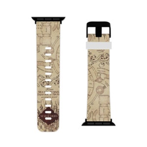 Könnte beinhalten: Ein braunes und beiges Armband mit einem kartenartigen Muster. Das Armband trägt den Text "Marauder's Map" und "Moony Wormtail Padfoot Prongs are proud to present".