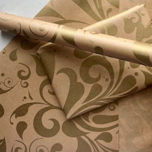 Papier d'emballage cadeau kraft écologique à imprimé or swish, 100 % recyclé et recyclable, papier d'emballage d'anniversaire pour la fête des mères, la fête des pères.