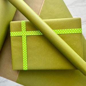 Papel de embrulho para presente de Natal verde-oliva, 100% reciclado e reciclável, papel kraft ecológico, rolo/dobrado para presente de aniversário e aniversário