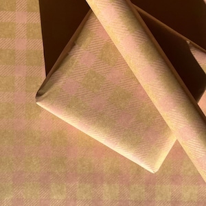 Carta da regalo ecologica in carta kraft a quadretti rosa baby, carta da regalo riciclata e riciclabile al 100%, compleanno, festa della mamma, baby shower