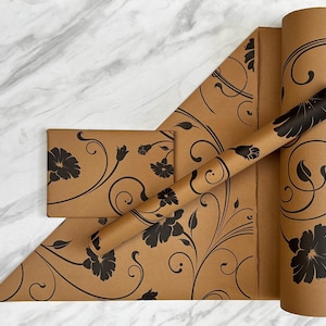 Papier cadeau écologique à imprimé floral noir rétro, 100 % recyclé et recyclable, papier d'emballage kraft, papier d'emballage d'anniversaire.