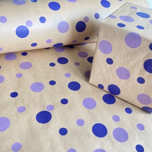 Papier d'emballage cadeau écologique violet lilas à pois, 100 % recyclé et recyclable, emballage cadeau durable pour la fête des mères, d'anniversaire