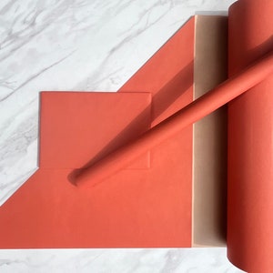 Papel de regalo ecológico color naranja y marrón arcilla, 100 % reciclado y reciclable, papel kraft para regalo de cumpleaños, cinta a juego.