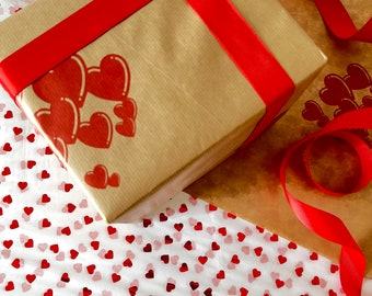 Papel de regalo con corazones rojos, 50 cm de ancho, ecológico, 100 % reciclado, papel kraft/reciclable, sostenible, sin plástico.