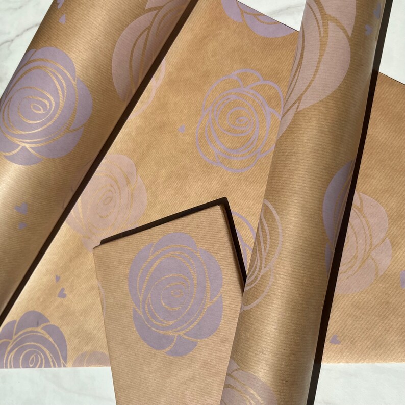 Paars Lila Rose Print Eco-vriendelijk cadeaupapier, 100% gerecycled en recyclebaar cadeaupapier, Kraft verjaardagsinpakpapier, duurzaam afbeelding 2