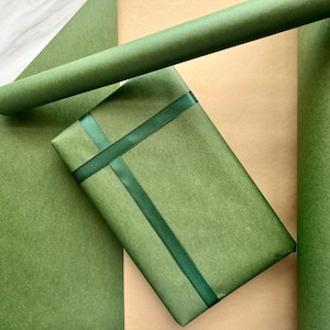 Papier cadeau écologique vert mat, 100 % recyclé et recyclable, papier d'emballage kraft, papier d'emballage d'anniversaire.
