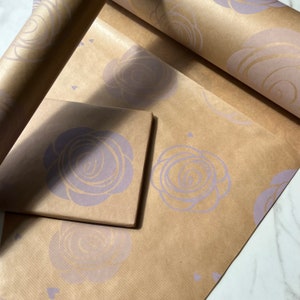 Paars Lila Rose Print Eco-vriendelijk cadeaupapier, 100% gerecycled en recyclebaar cadeaupapier, Kraft verjaardagsinpakpapier, duurzaam afbeelding 6