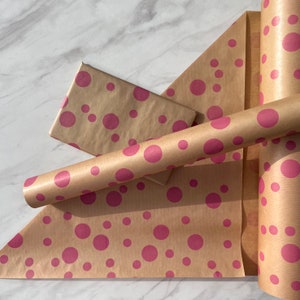 Carta da regalo ecologica in carta kraft a pois multi rosa ciliegia, carta da regalo riciclata e riciclabile al 100%, carta per compleanno e festa della mamma