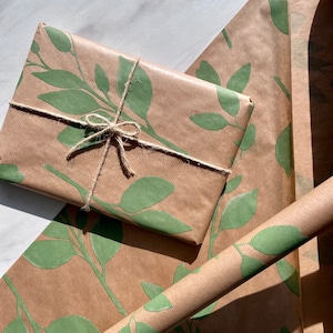 Feuilles de feuillage Papier cadeau kraft écologique, 100 % recyclé et recyclable, durable, papier cadeau fête des mères, anniversaire de printemps.