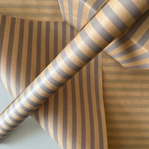 Papel de regalo ecológico con estampado de rayas grises, 100 % reciclado y reciclable, papel de regalo kraft para cumpleaños, papel sostenible.