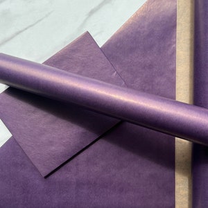 Carta da regalo Kraft ecologica con fodera viola, 100% riciclata e riciclabile, sostenibile, ideale per regali di compleanno e di Natale.