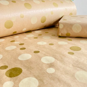 Papier cadeau respectueux de l'environnement à pois dorés, emballage cadeau 100 % recyclé et recyclable, papier d'emballage kraft, papier d'emballage d'anniversaire