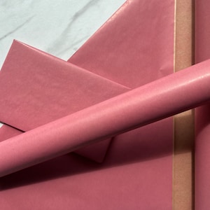 Papier cadeau écologique ligné rose pâle, 100 % recyclé et recyclable, papier kraft durable, emballage cadeau d'anniversaire