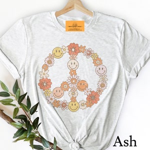 Happy face peace sign, retro smile face, smiley, peace sign, daisy peace sign, retro daisy tshirt,  heather ash T-shirt