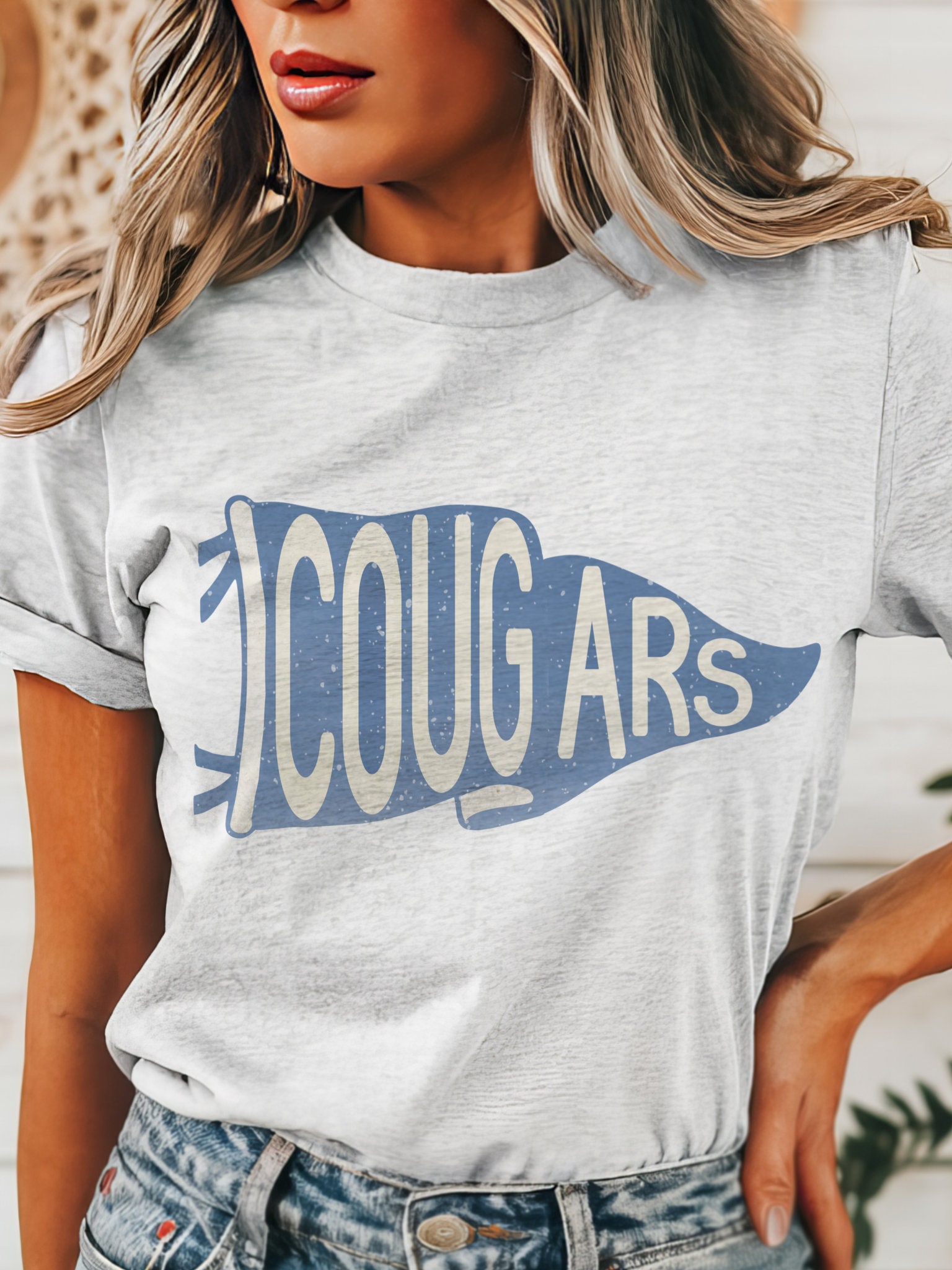 Mascota del banderín de los Cougars, camiseta azul del día del juego de los Cougars, camiseta de mamá de fútbol, linda camiseta del día del juego, camiseta unisex de mascota
