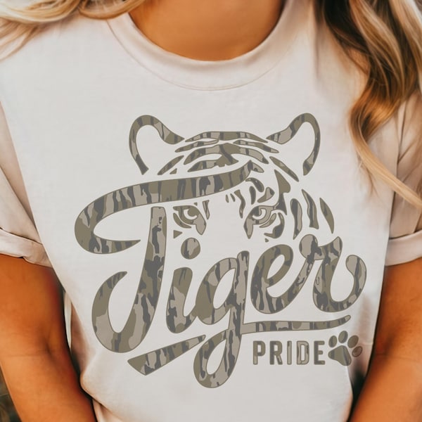 Camiseta Tiger Pride / Camiseta retro con la mascota del tigre / Camiseta unisex para el espíritu escolar / Camiseta con estampado de tigre de camuflaje para el día del partido, camiseta de camuflaje de los Tigers para el día del partido