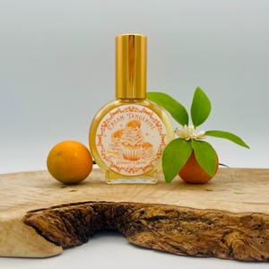 CREAM TANGERINE PERFUME Citrus Candy, Pineapple, Pink Peppercorn, Meringue, Brown Sugar, Vanilla Waffle Cone, Truffle, Ginger, Sandalwood