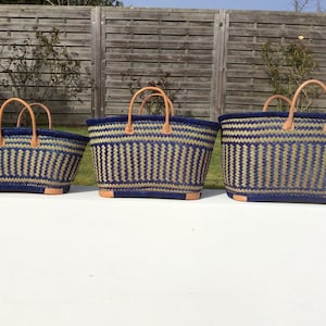 4 wzmocnione skórzane narożniki koszyka na zakupy Aravola skórzane uchwyty 40cm. Torba ze słomy. Idealne zakupy, rynki, plaża. Rafia, palma wiklinowa i sitowie