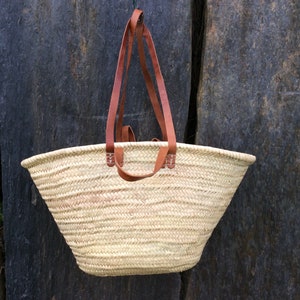 Large bassinet basket with double long leather handles, in doum palm, beach basket, shopping bag