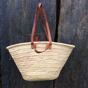 Grand panier couffin doubles anses cuir longues, en palmier doum, panier de plage, cabas image 1